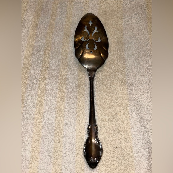 Holmes & Edwards IS Deep Silver Orleans Pie Cake Server Silver Plate 1960s - Picture 2 of 3